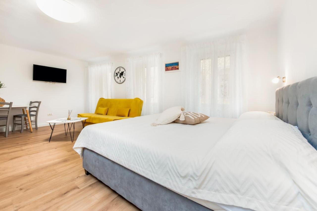Adriatic Dream Rooms โรวีน ภายนอก รูปภาพ