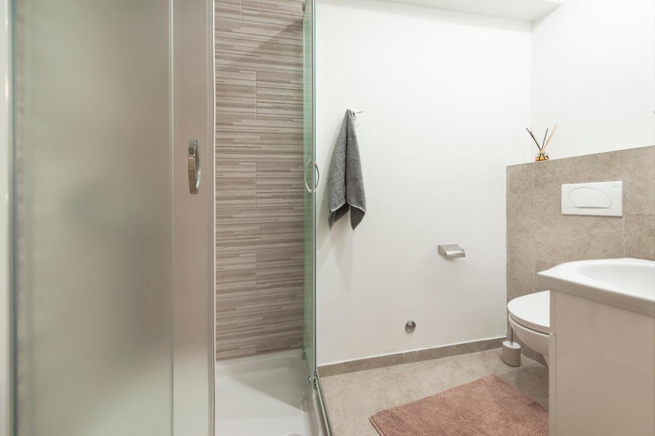 Adriatic Dream Rooms โรวีน ภายนอก รูปภาพ